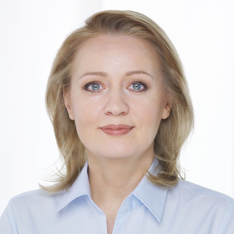 Frau Elena Larina
